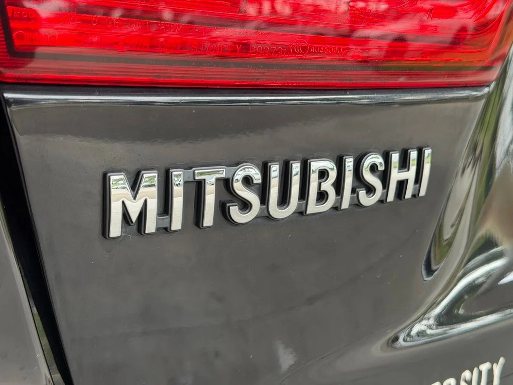Used 2019 Black Mitsubishi  image 14