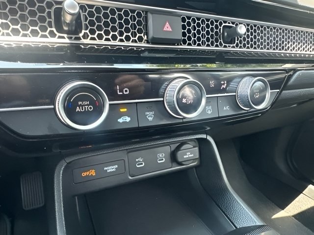 Used 2025 Meteorite Gray Metallic Honda LX image 18