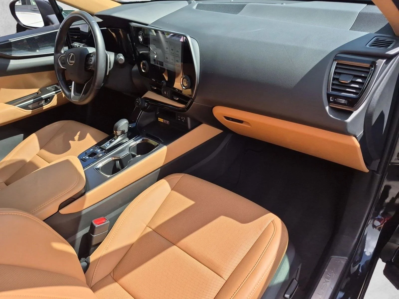 2025 Lexus NX 250 - Photo 21