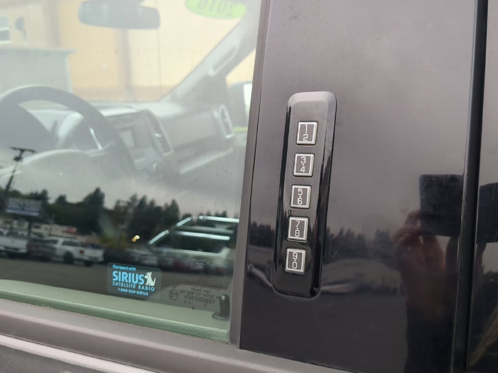Used 2016 Gray Ford XLT image 27