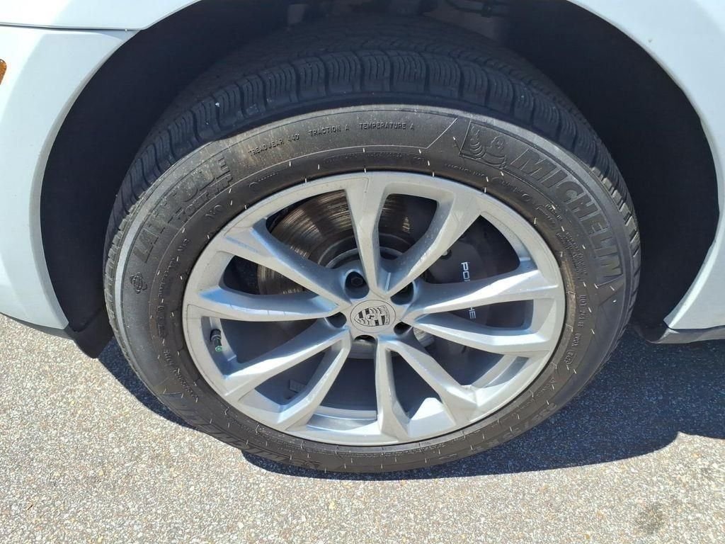 Used 2025  Porsche Base image 9