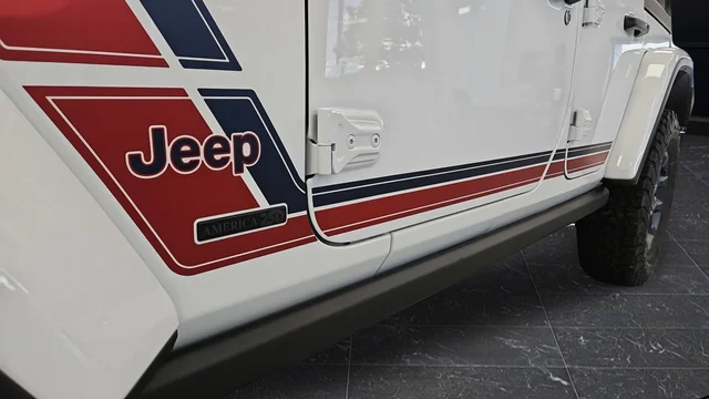 New 2026 Bright White Clear-Coat Exterior Paint Jeep  image 42