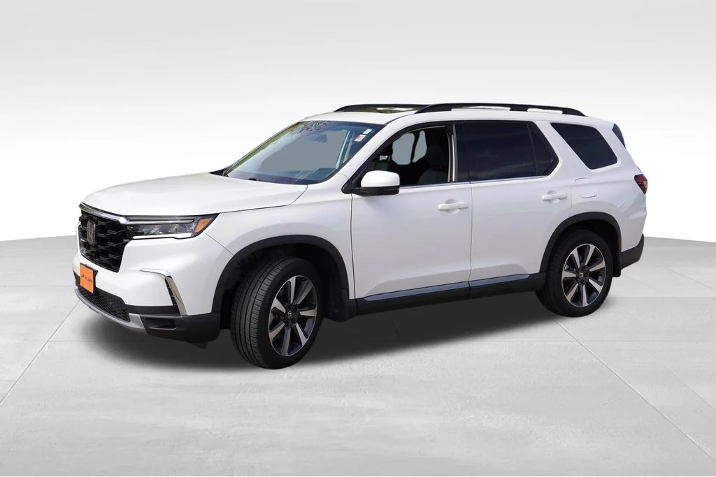 Used 2023 Platinum White Pearl Honda Touring image 10