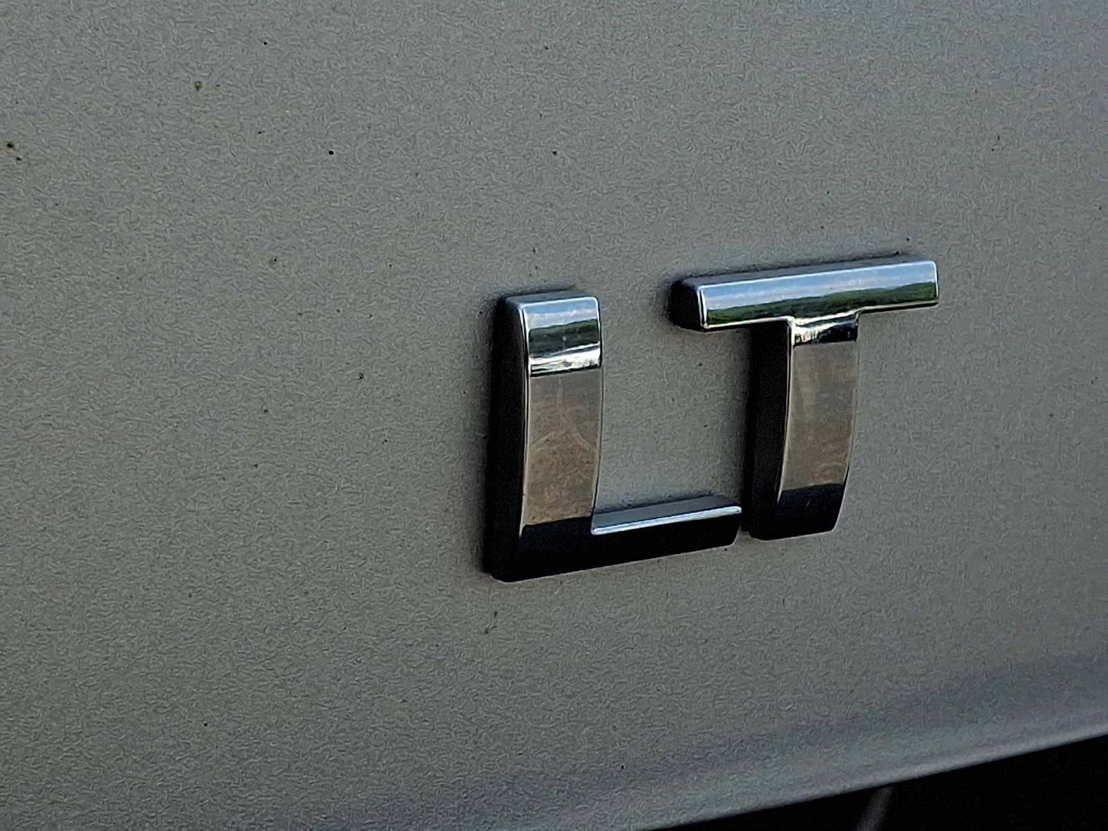 Used 2018 Silver Ice Metallic Chevrolet LT image 31