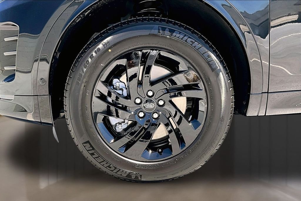 New 2026 SANTORINI BLACK Land Rover Landmark image 13