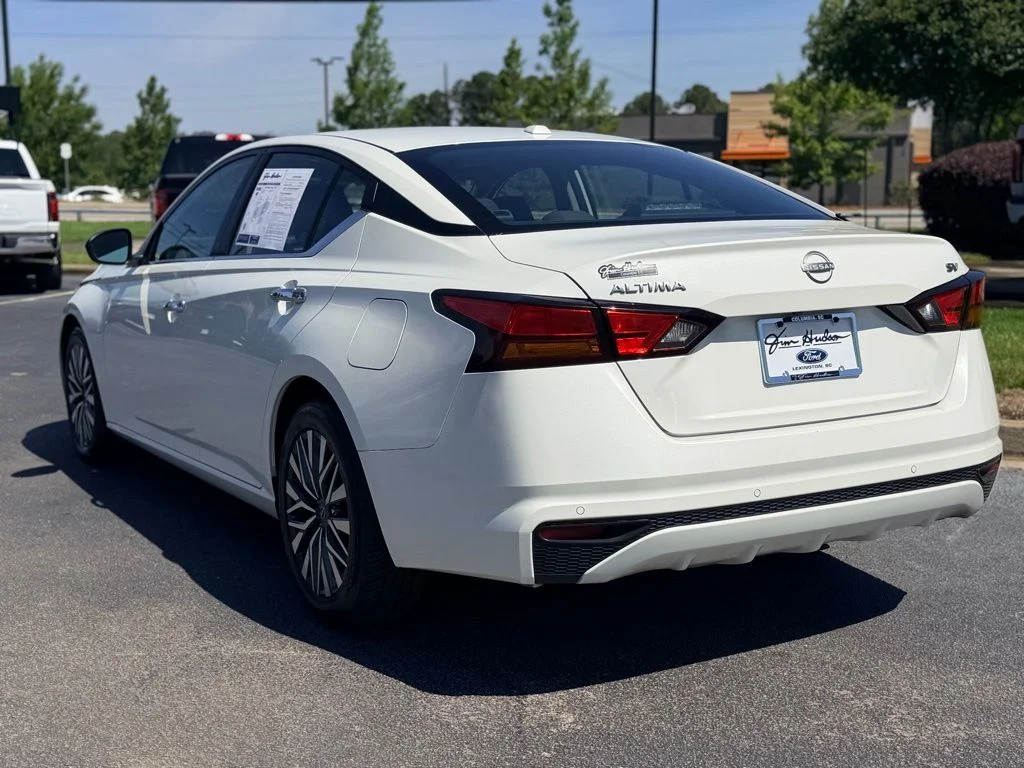 Used 2024 White Nissan 2.5 SV image 6