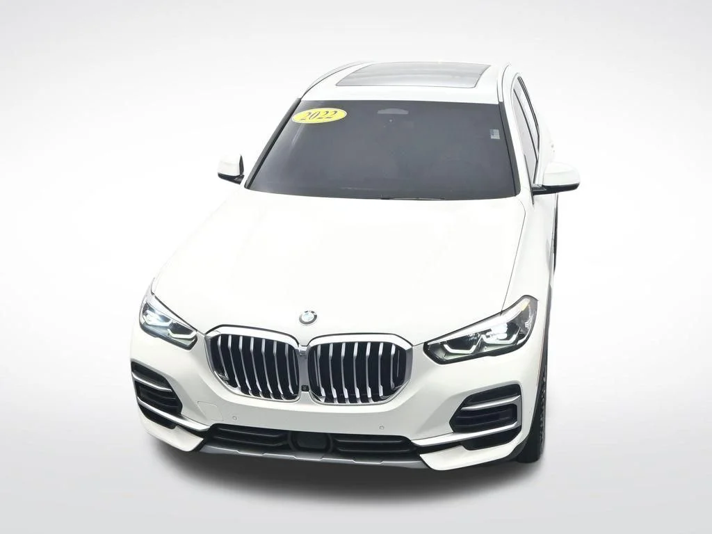 Used 2022 White BMW sDrive40i image 24