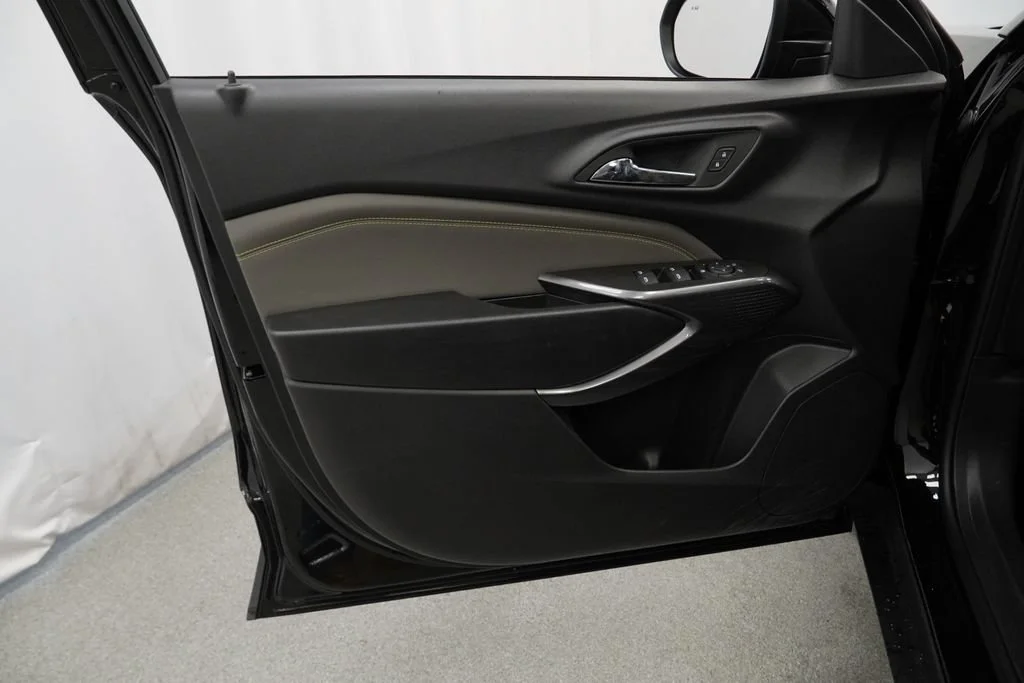 New 2026 Mosaic Black Metallic Chevrolet ACTIV image 22
