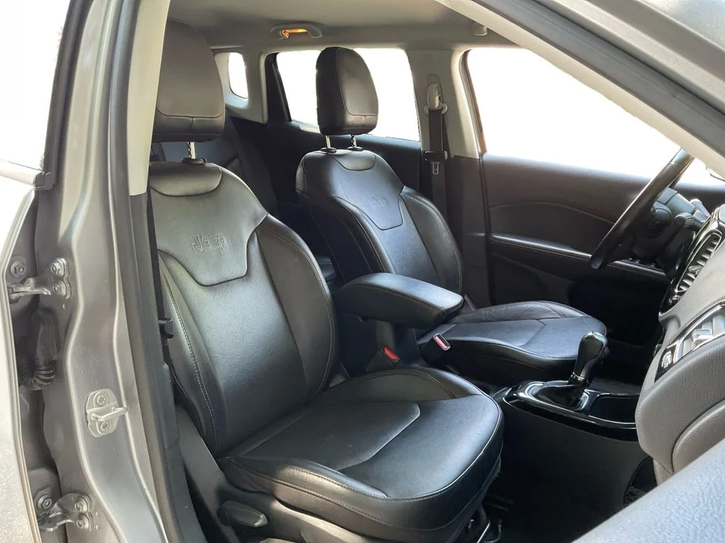Used 2021 Silver Jeep Limited image 27