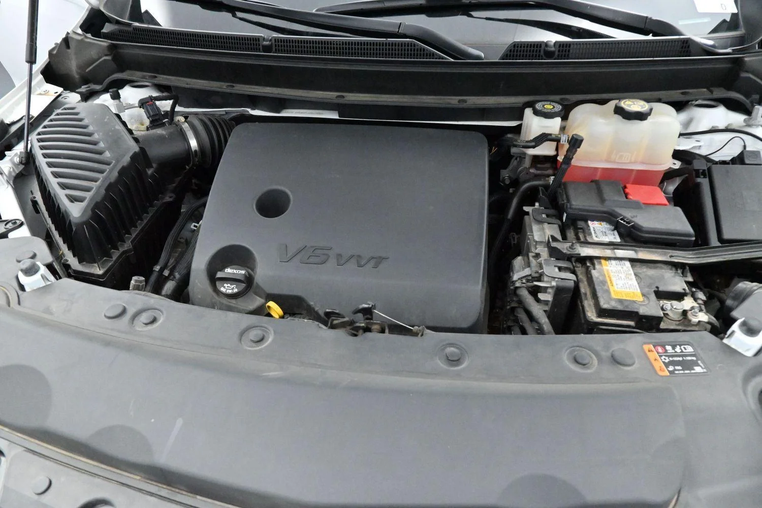 Used 2023 Summit White Buick Essence image 34