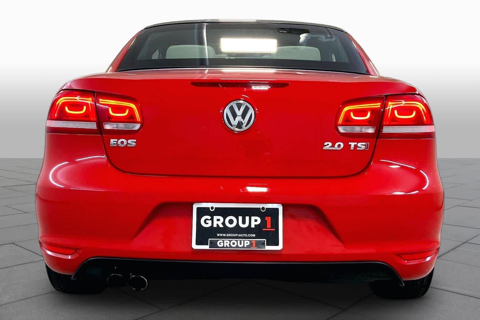 Used 2016 Flash Red Volkswagen Komfort image 5