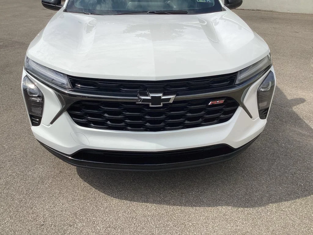Used 2024 Summit White Chevrolet 2RS image 19