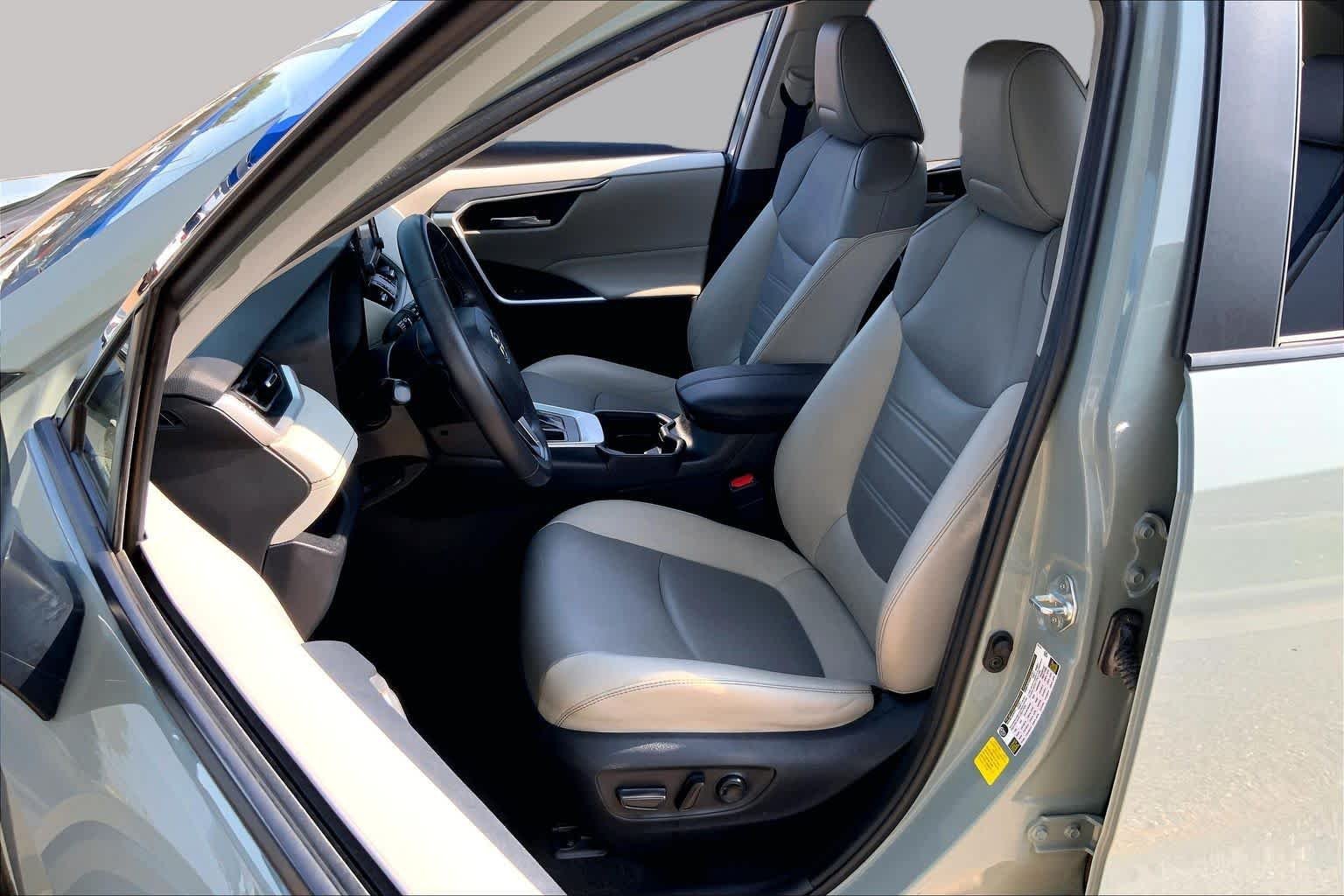 Used 2019 Lunar Rock Toyota XLE Premium image 8