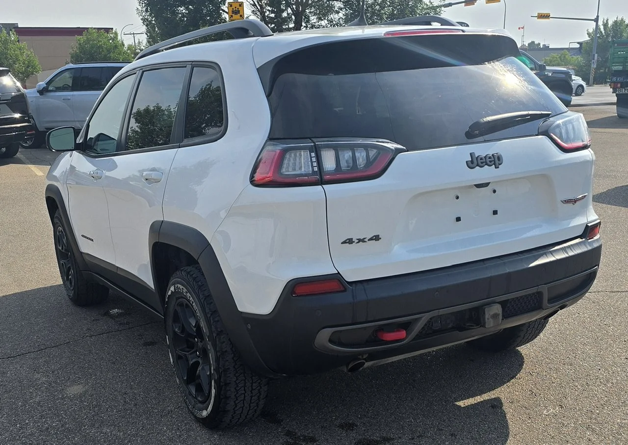 Used 2020 White Jeep Trailhawk Elite image 3