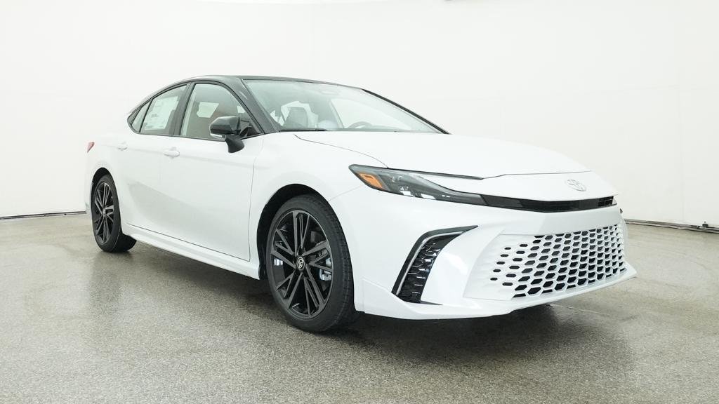 New 2026 Wind Chill Pearl with Midnight Black Metallic roof Toyota XSE image 2