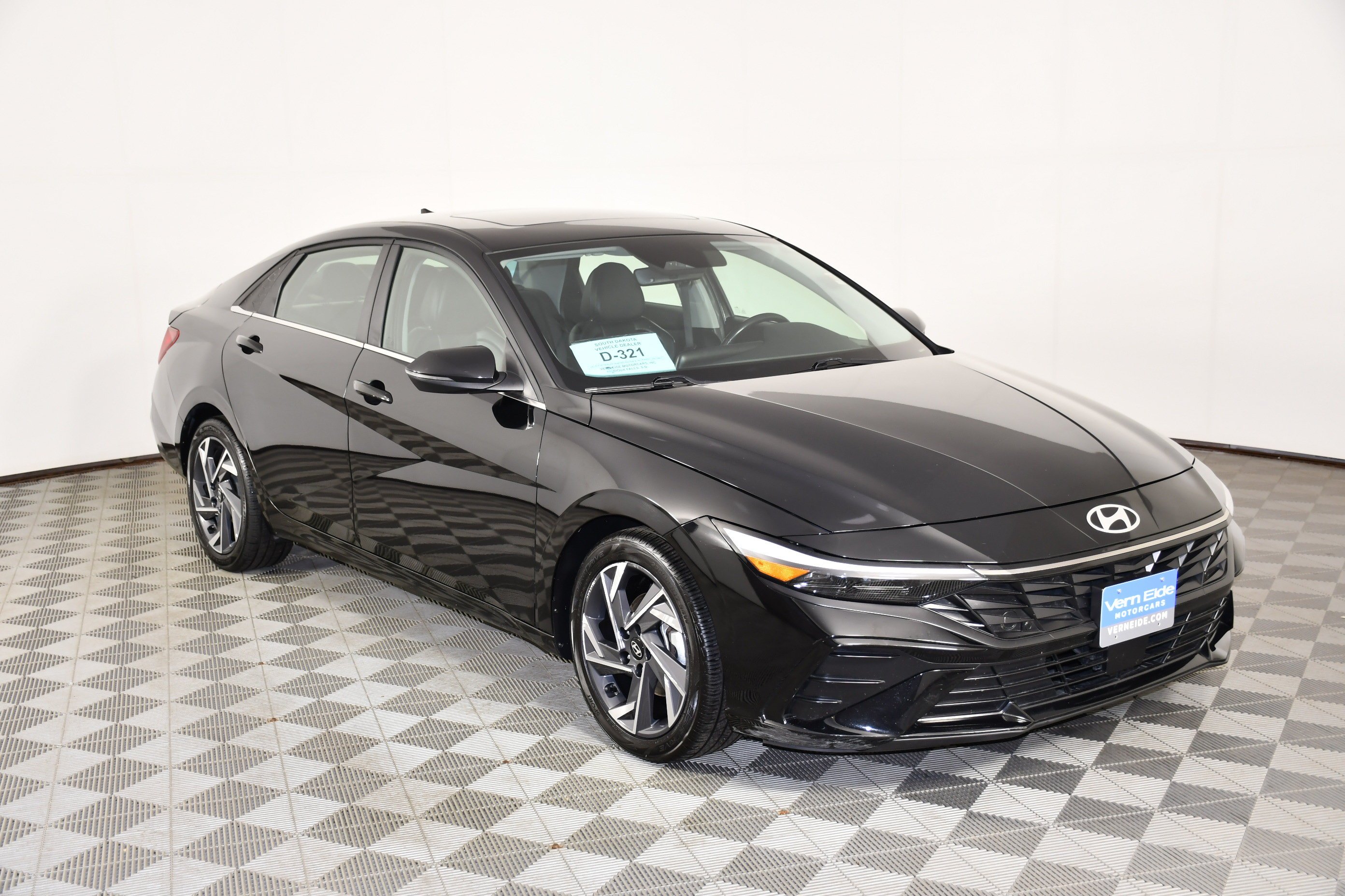 Used 2025 Abyss Black Hyundai Limited image 3