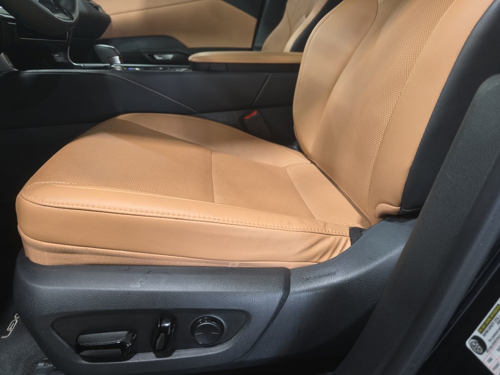 Used 2025 Mica Lexus 350 image 19
