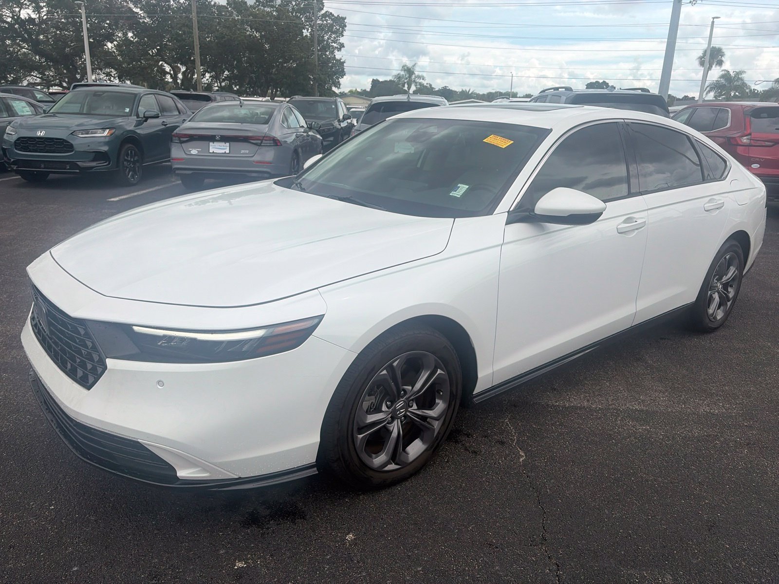 Used 2025 White Honda EX-L image 3