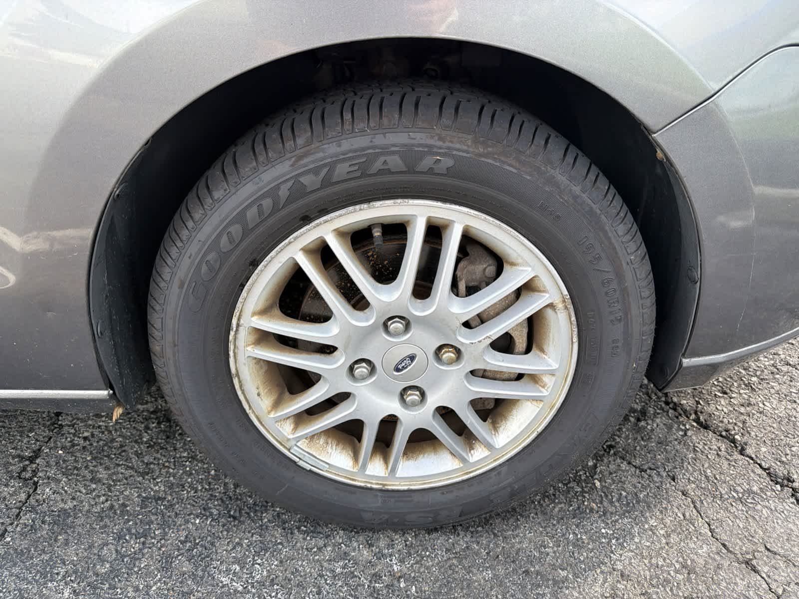 Used 2010  Ford SE image 21