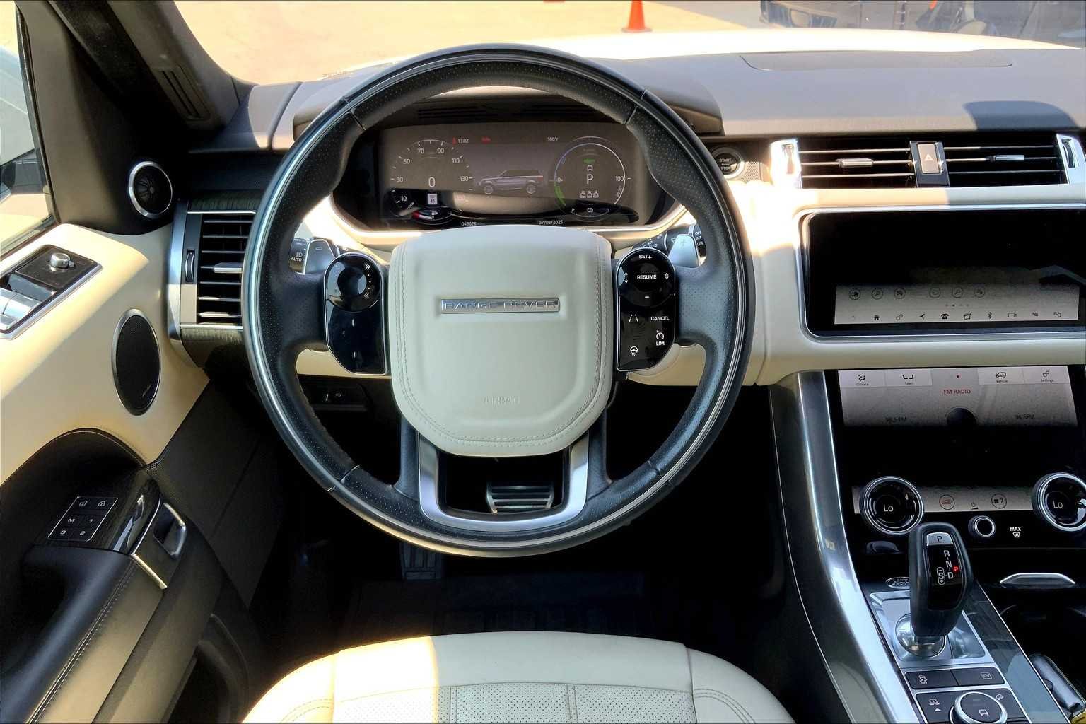 Used 2021 Fuji White Land Rover HSE Silver Edition image 9