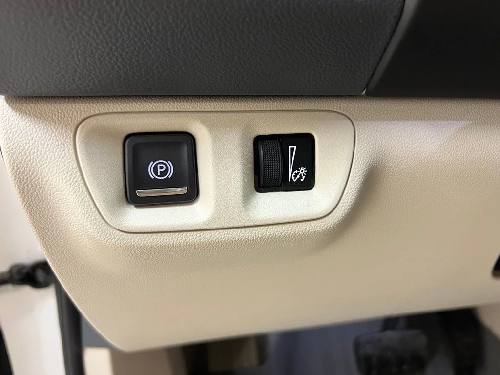 Used 2020 White GMC Denali image 18