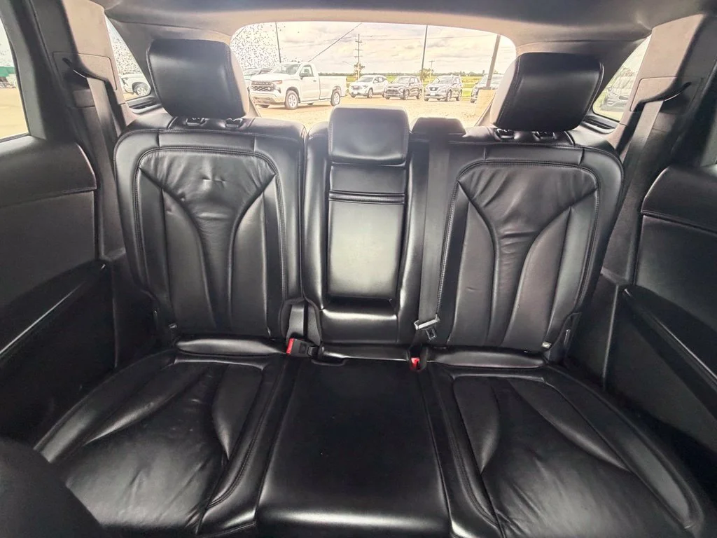 Used 2017 Gray Lincoln Select image 22