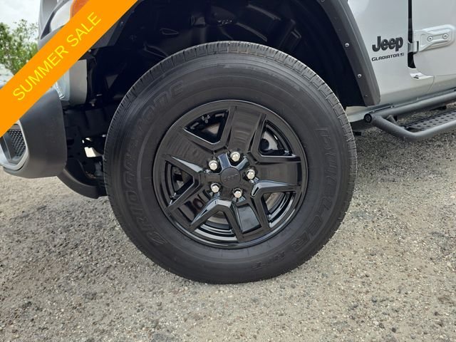 Used 2023 Silver Jeep Sport S image 28