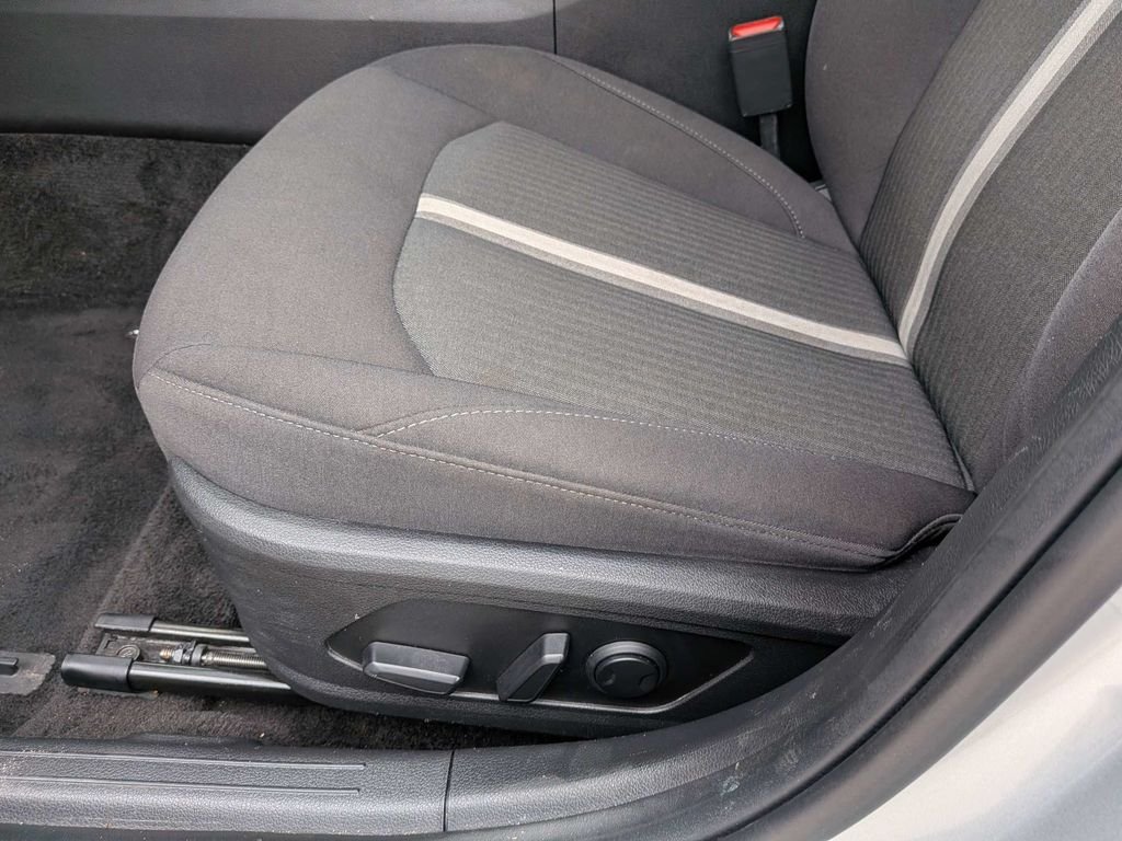 Used 2025 Silver Hyundai SEL image 25
