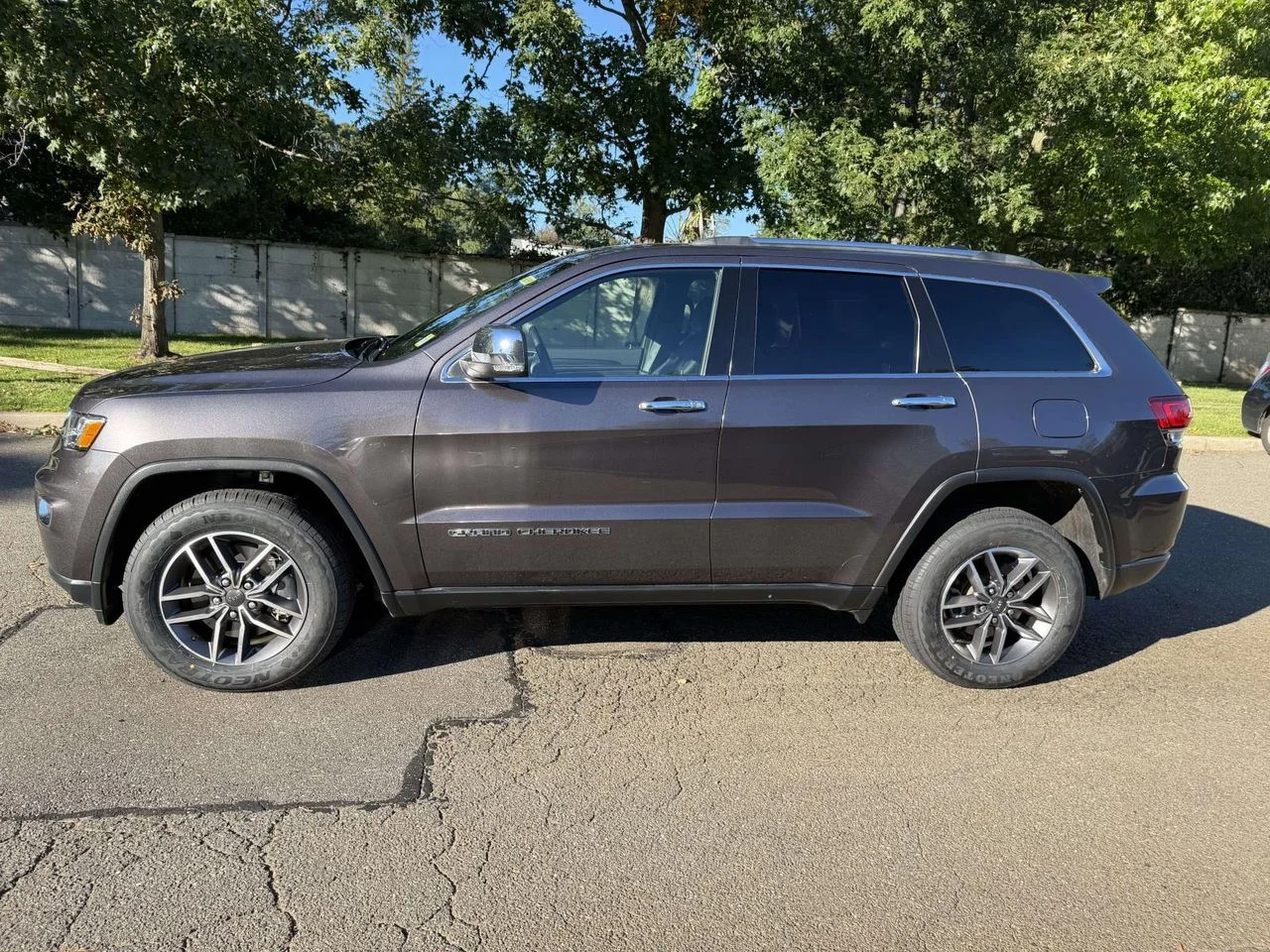 Used 2021 Granite Crystal Metallic Clearcoat Jeep Limited 4x4 image 7