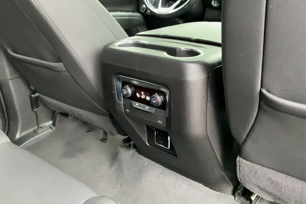 2025 Chevrolet Suburban LT - Photo 21