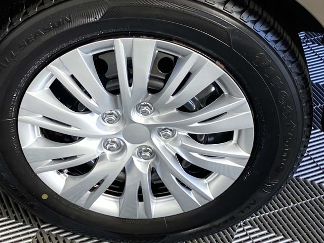 Used 2009 Beige Toyota LE image 24