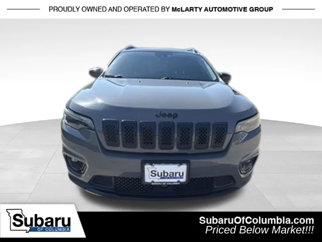 Used 2023 Gray Jeep Altitude image 2