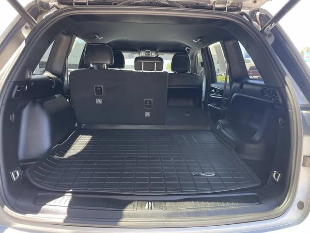 Used 2022 Silver Jeep Altitude image 8