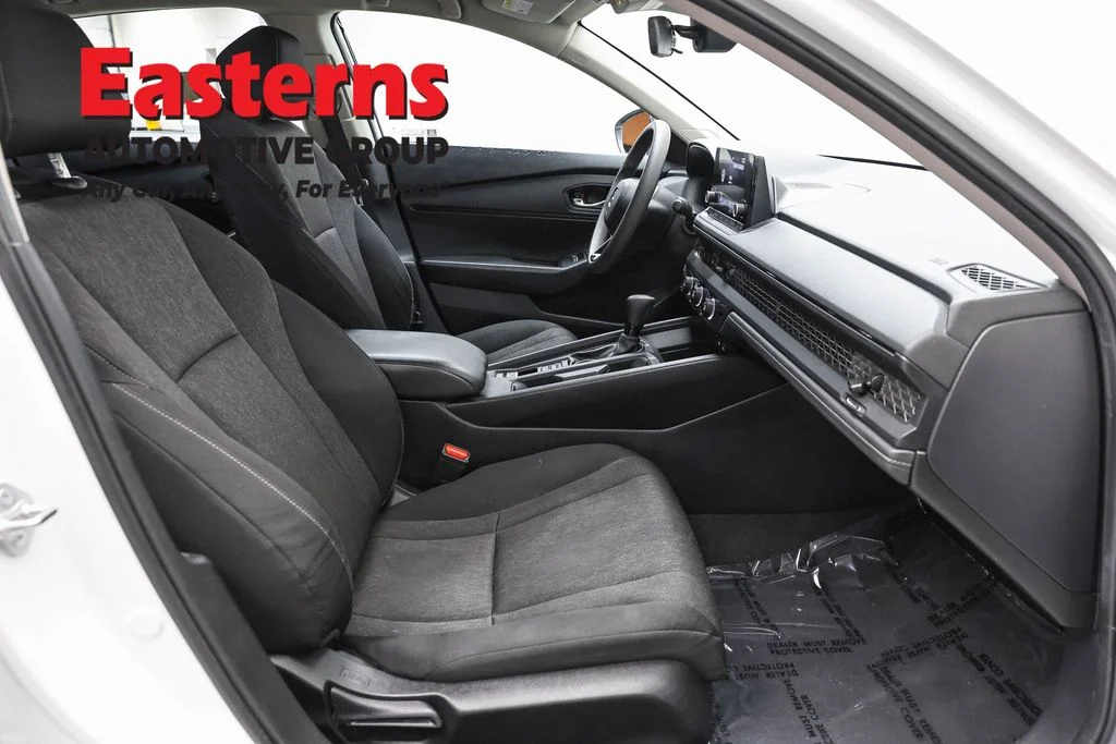 Used 2023 White Honda LX image 23