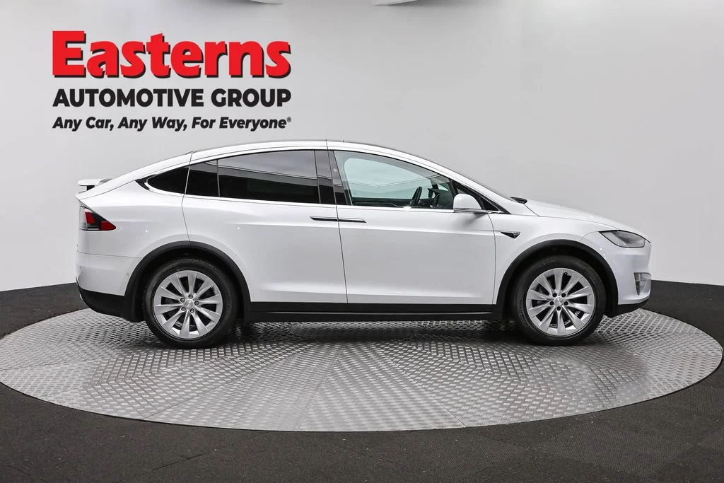 Used 2018 White Tesla 75D image 4