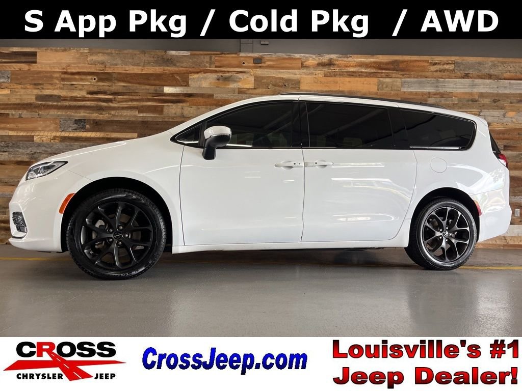 2023 Chrysler Pacifica Touring L AWD's photo