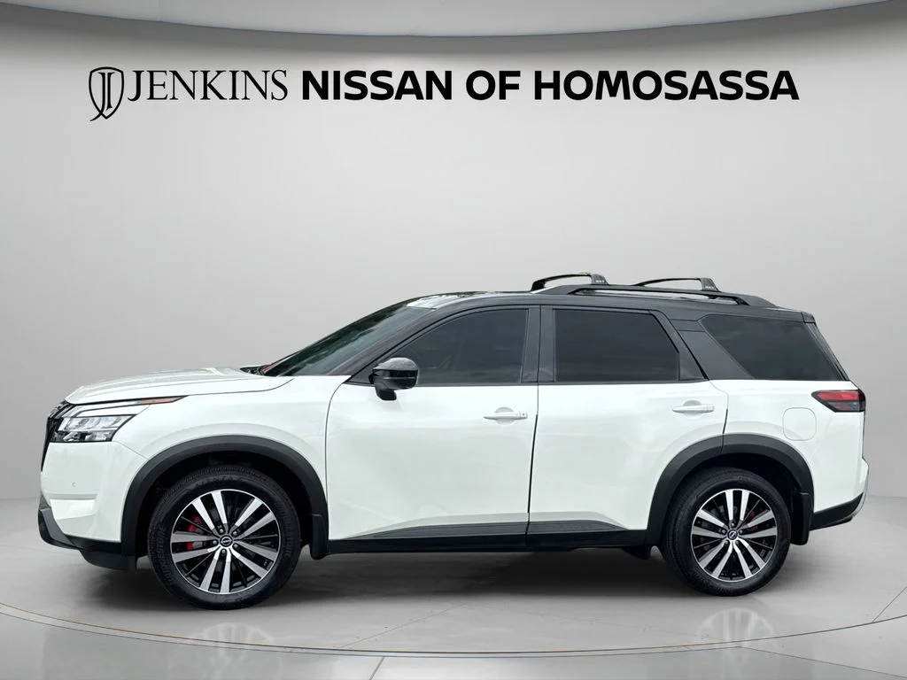Used 2023 White Nissan Platinum image 13