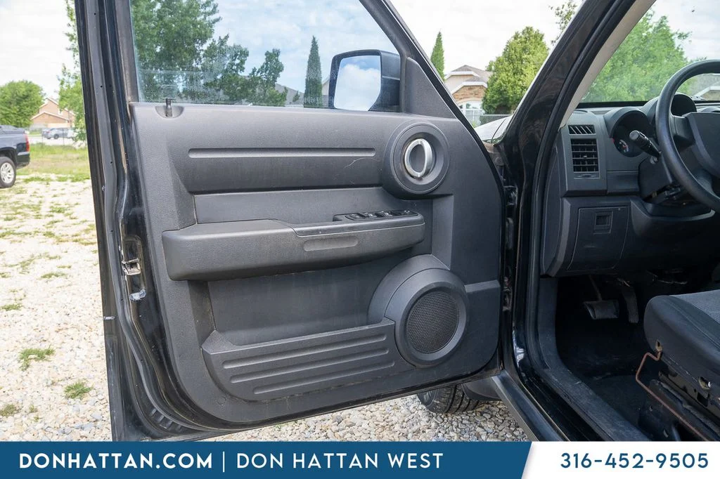 Used 2007 Black Dodge SXT image 10