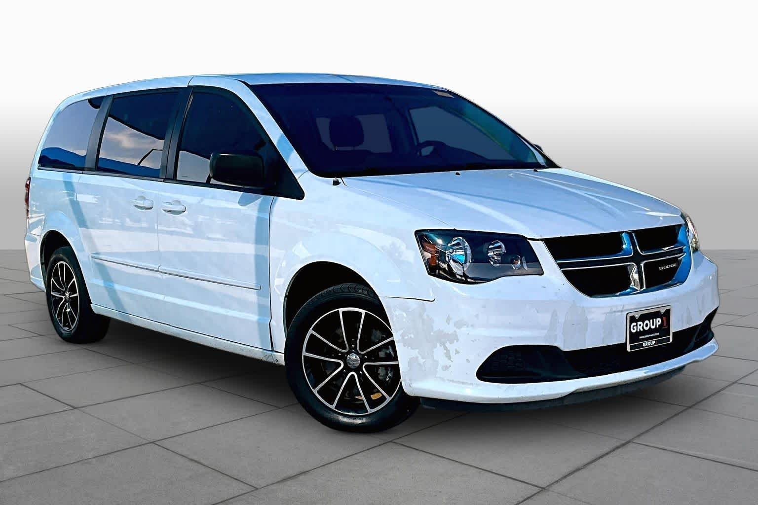 Used 2017 Dodge Grand Caravan SE with VIN 2C4RDGBG3HR618509 for sale in San Antonio, TX