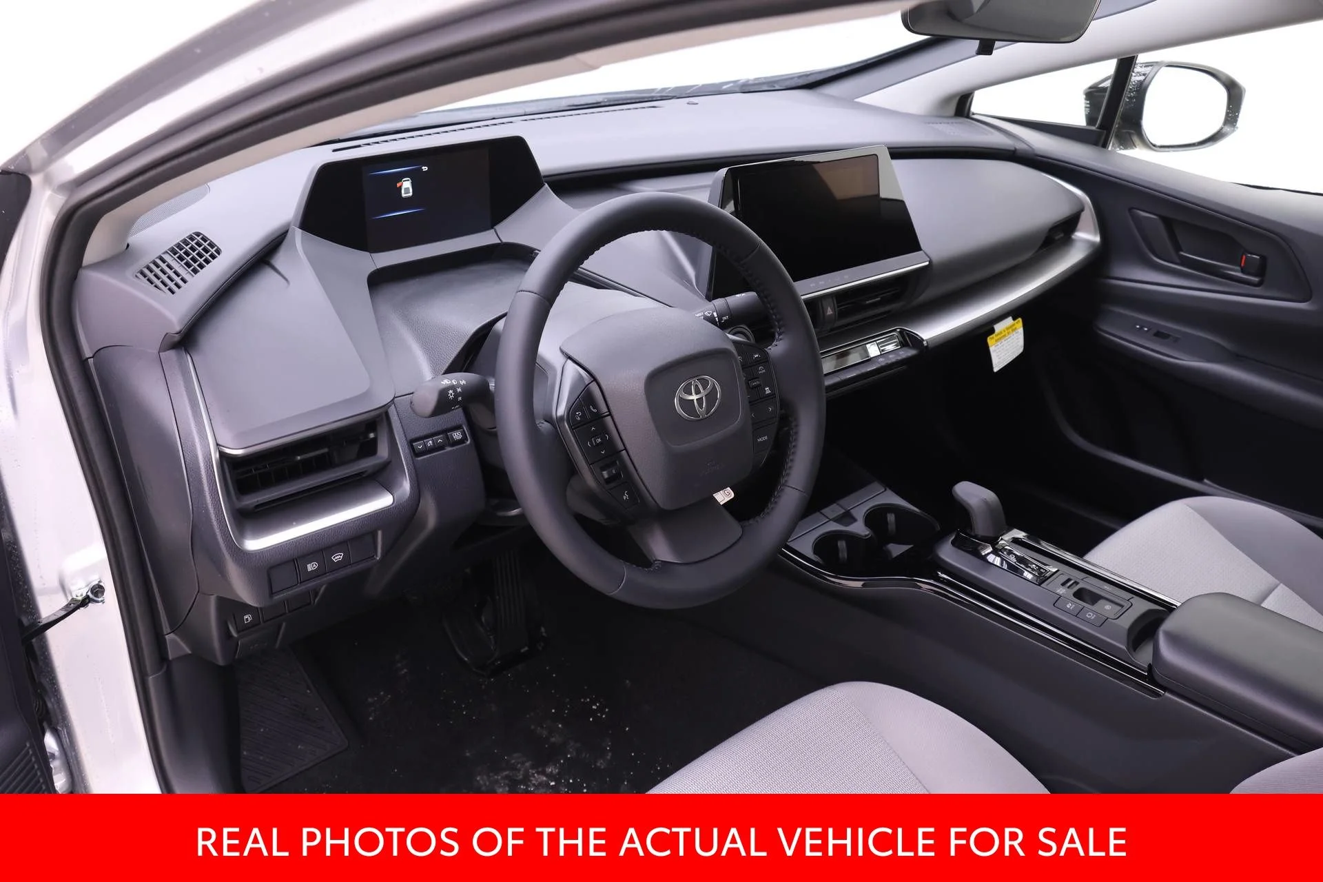 2026 Toyota Prius LE - Photo 3