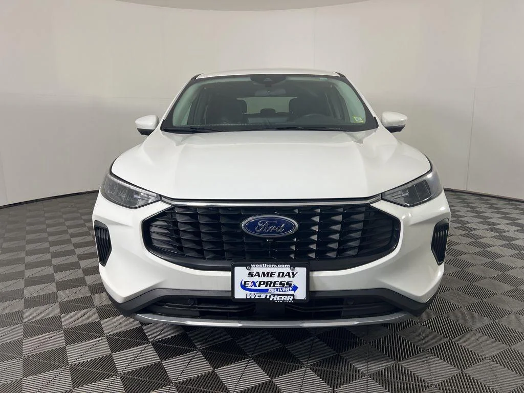 Used 2023 White Metallic Ford Active image 10