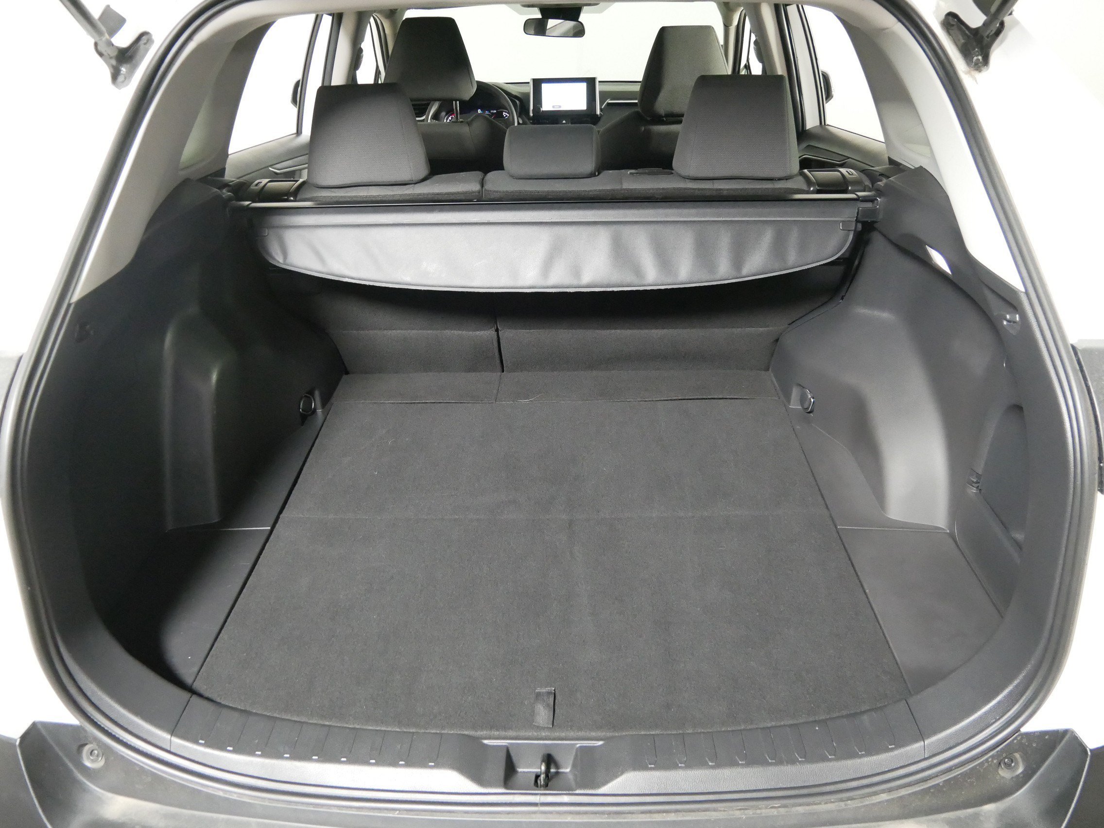 2024 Toyota RAV4 XLE - Photo 18