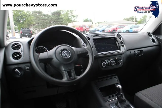 Used 2012 Gray Volkswagen SE image 8