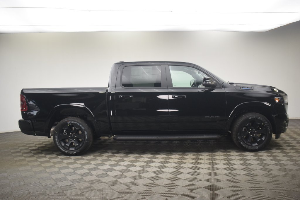 New 2026 Diamond Black Crystal Pearl-Coat Exterior Paint RAM Big Horn/Lone Star image 3