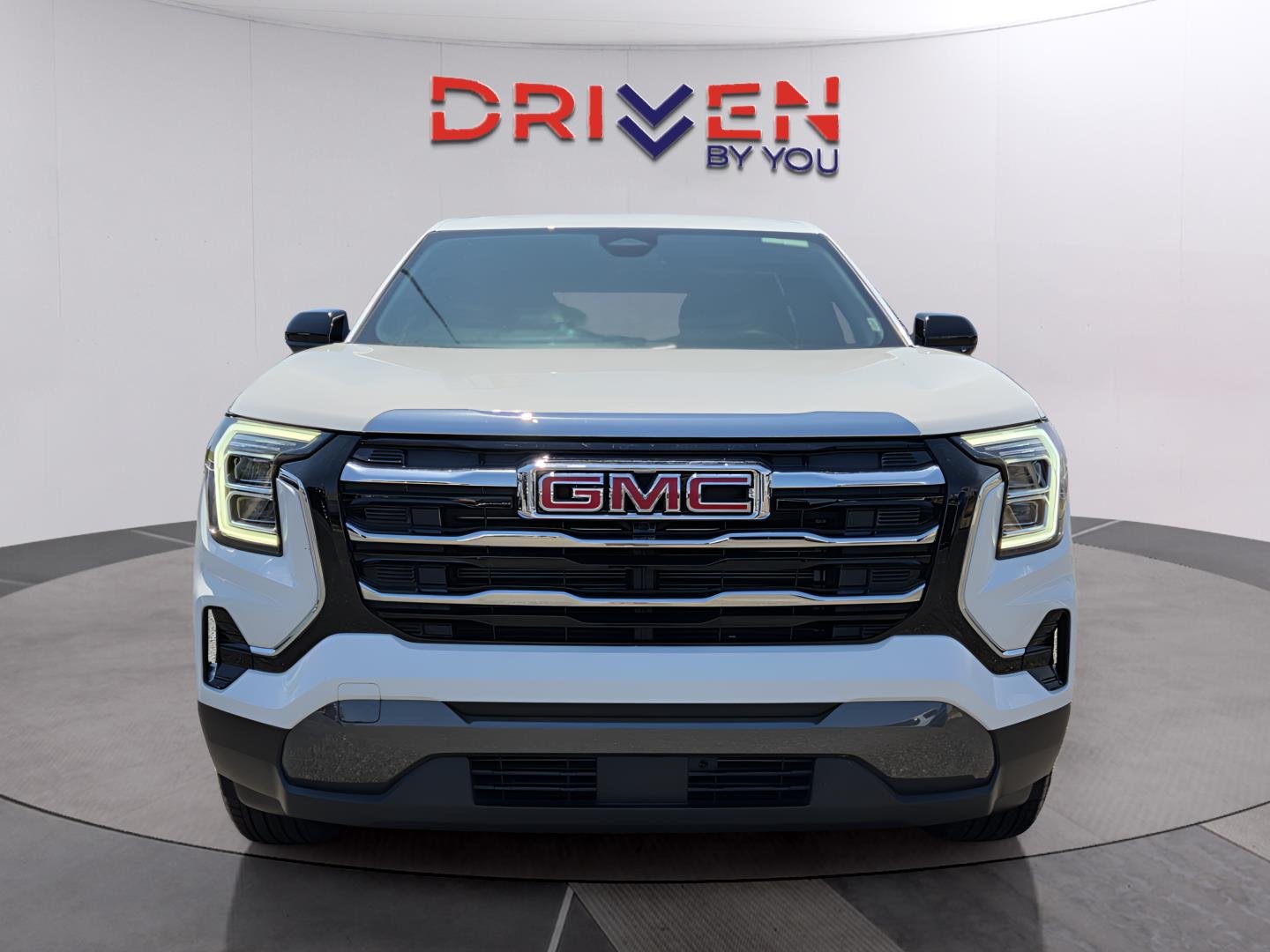 Used 2026 Summit White GMC FWD Elevation image 8