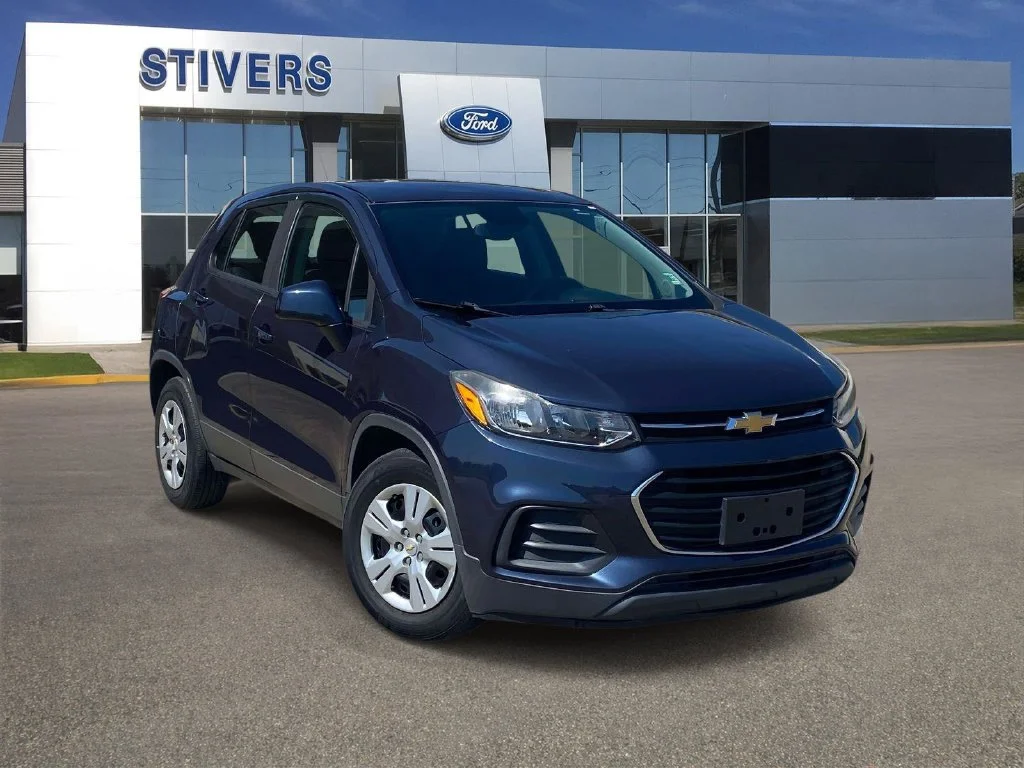 Used 2018 Blue Chevrolet LS image 1