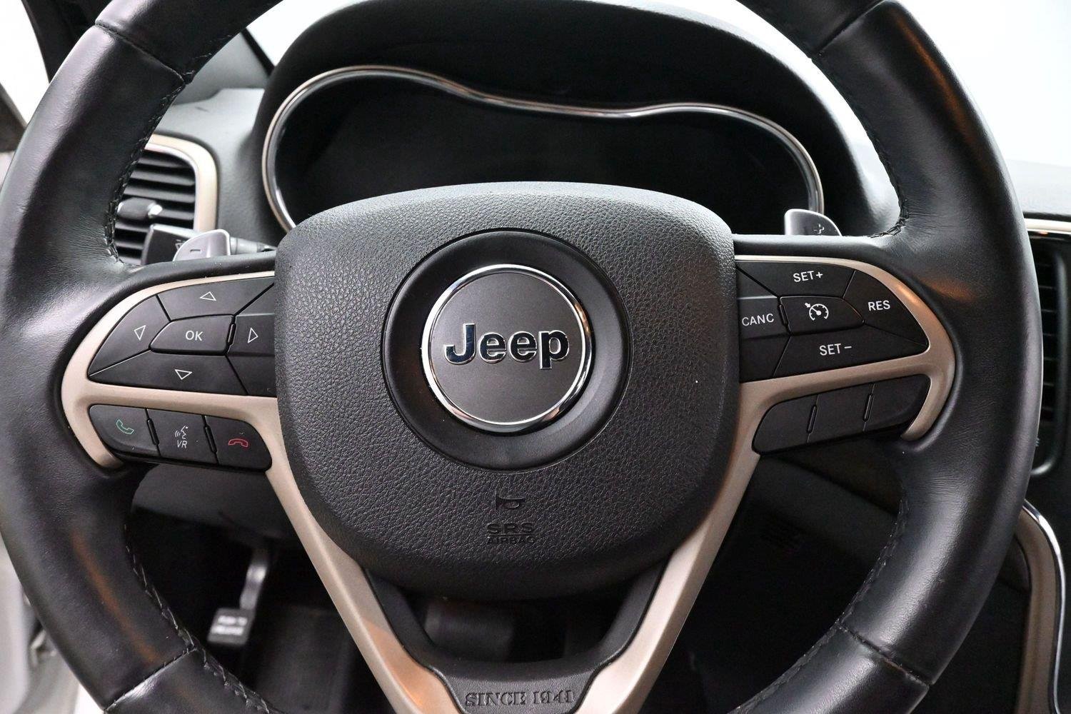 Used 2016 Bright White Clearcoat Jeep Laredo image 16