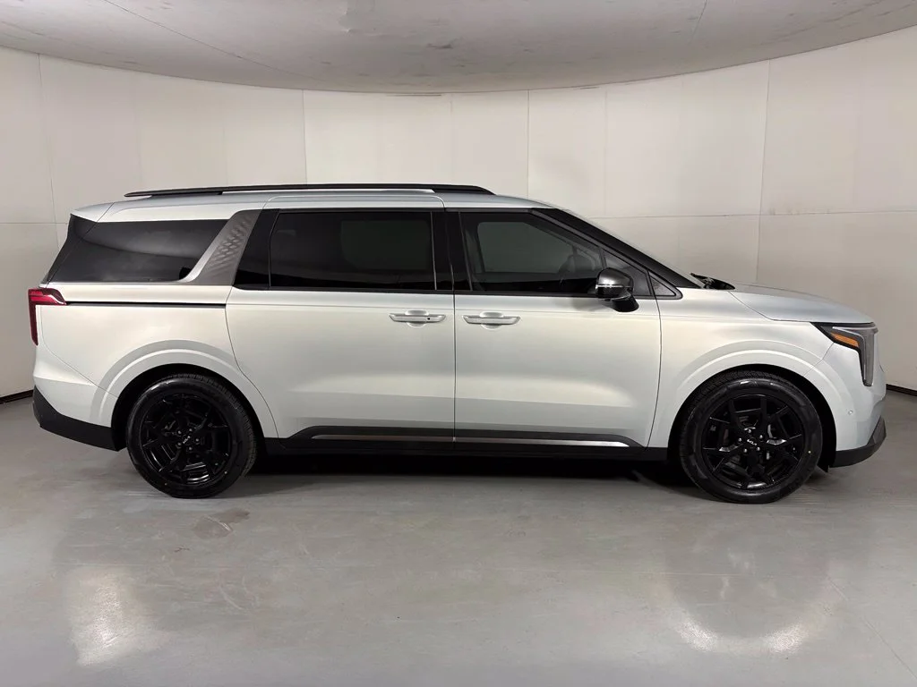 Used 2025 White Kia SX Prestige image 9