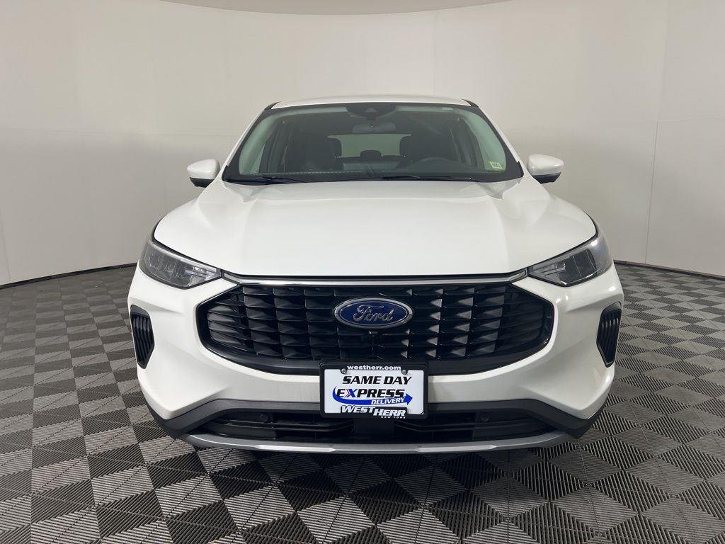 Used 2023 White Metallic Ford Active image 10