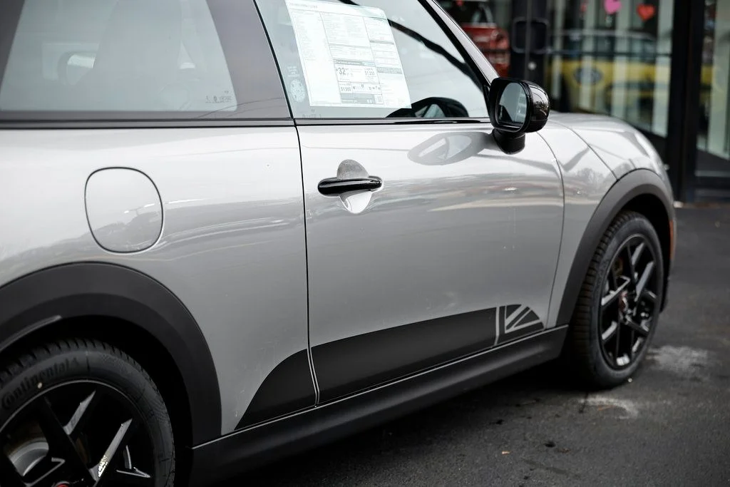 New 2026 Silver MINI Iconic image 8